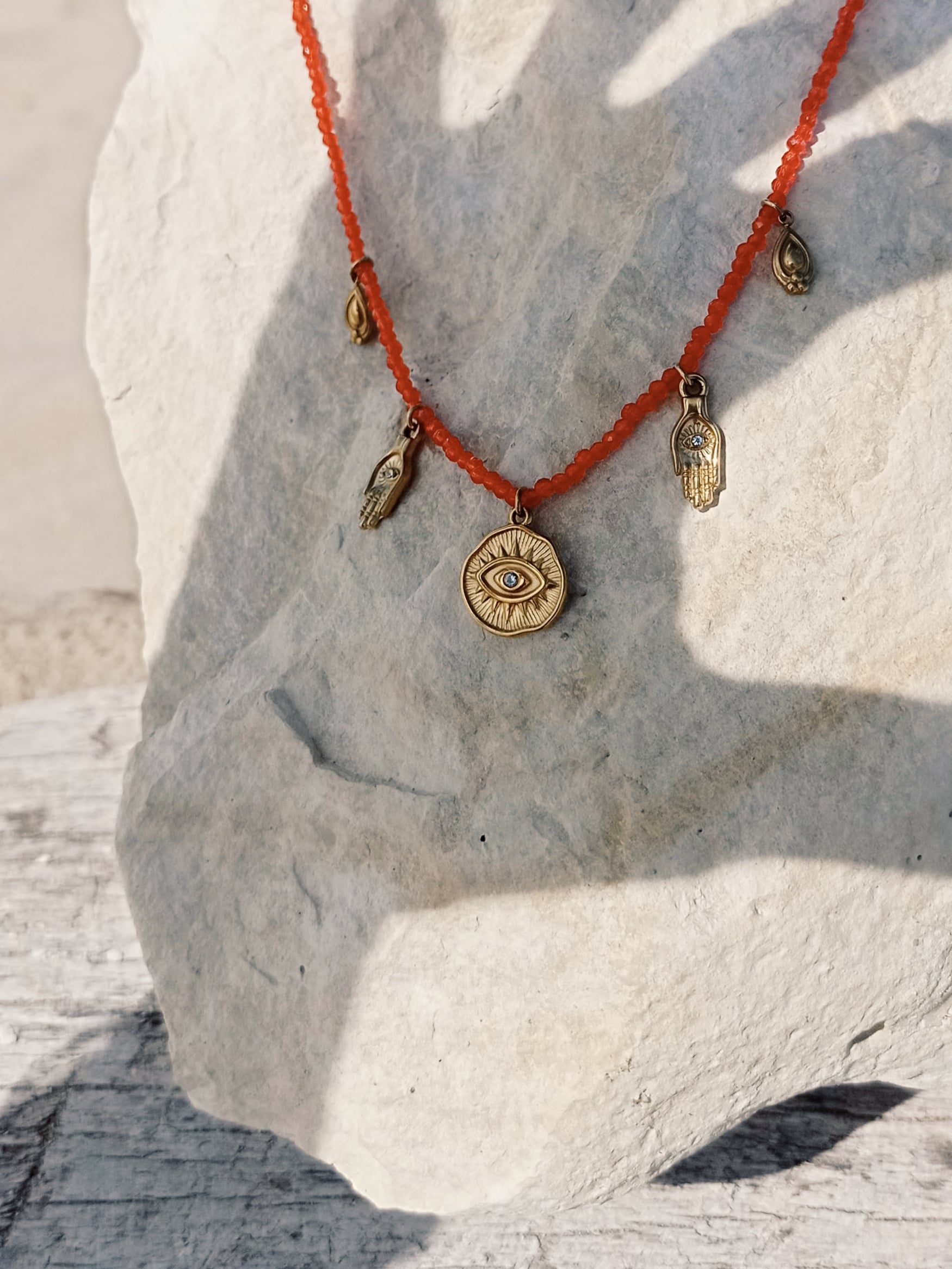 Collier Laura